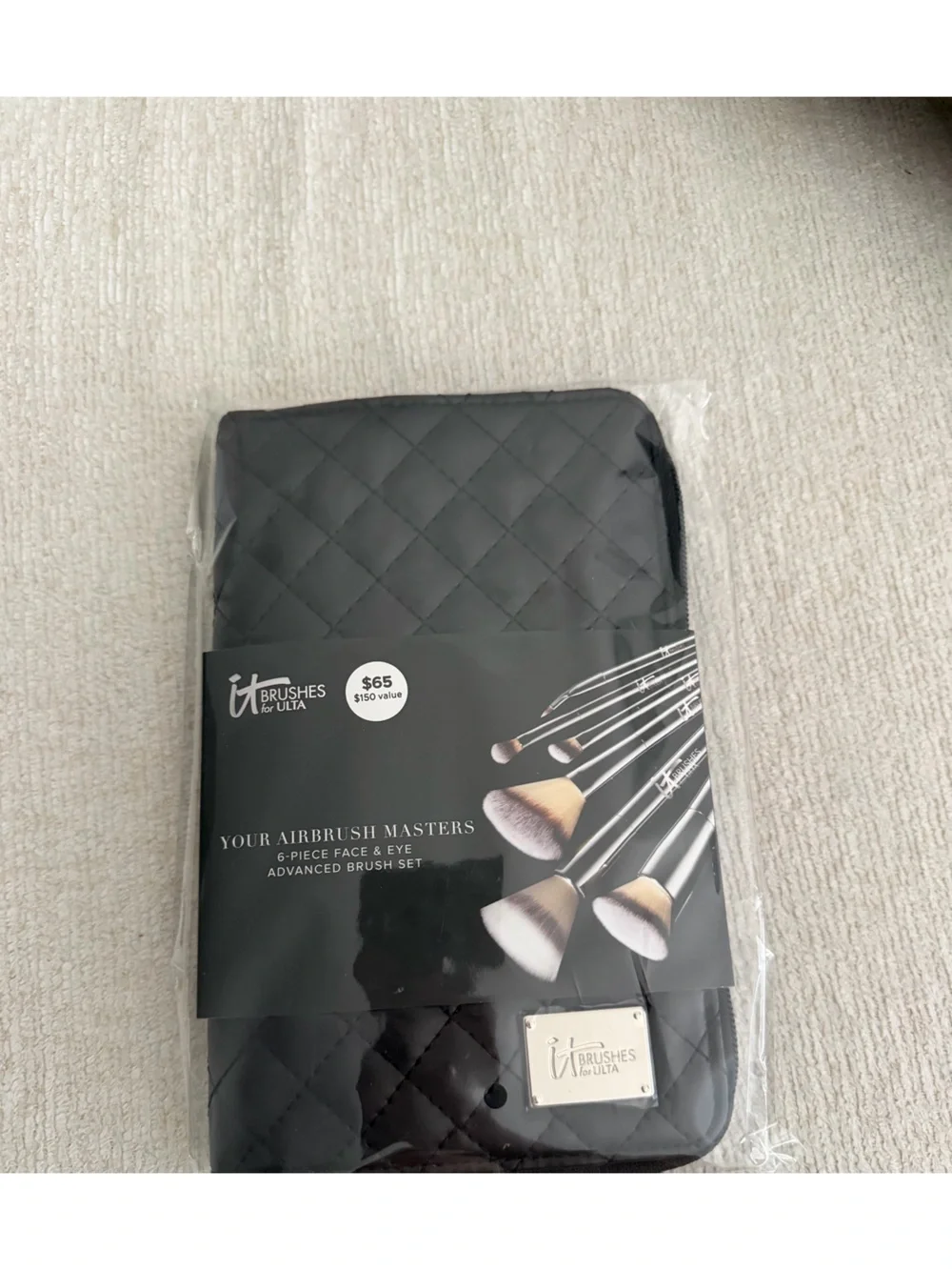 it cosmetics Silver Handle Brush Set with Black Quilted Case